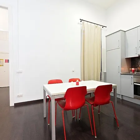 Home-universitat Apartman *
