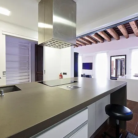 Home-universitat * Barcelona