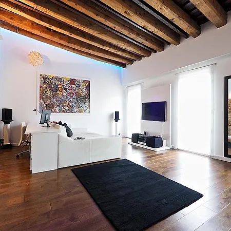 Home-universitat * Barcelona