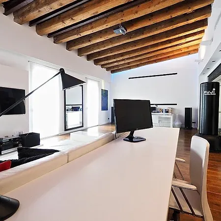 Home-universitat Apartman *